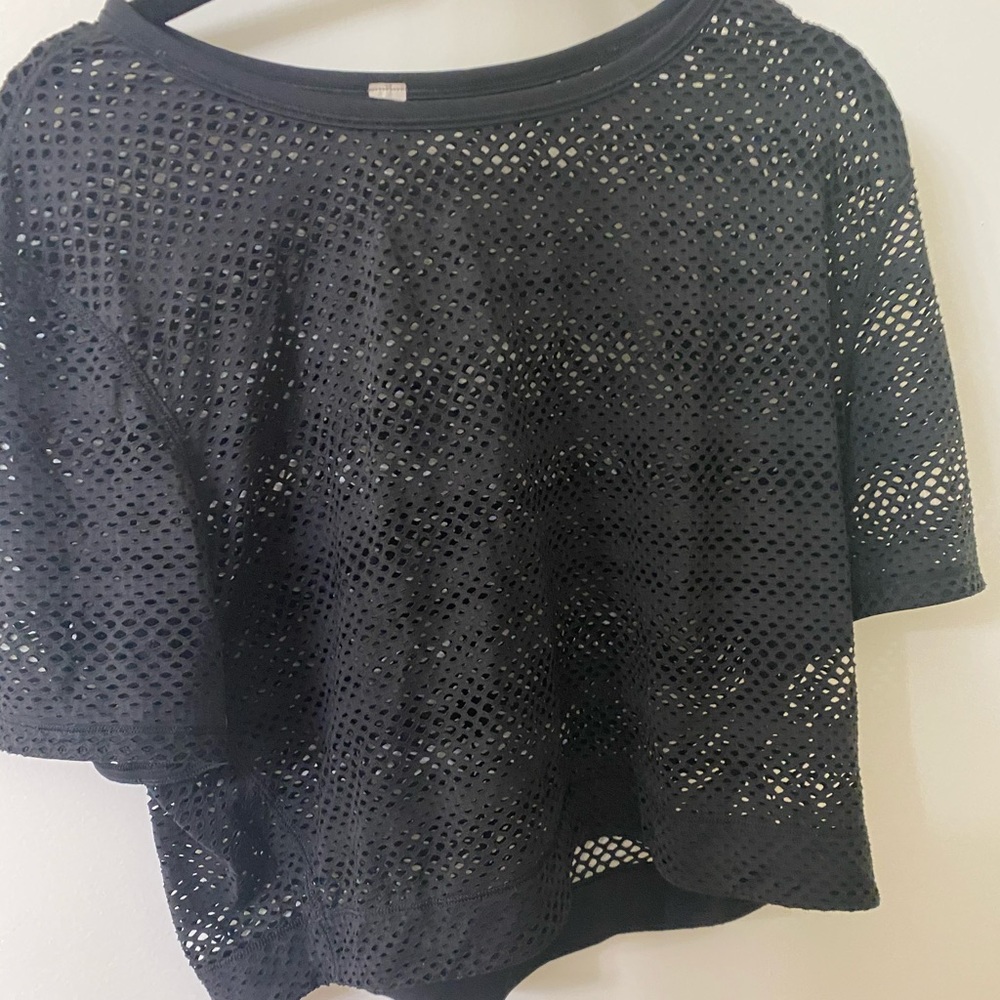 Lululemon cropped mesh workout shirt sz 6